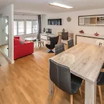 Apartment Point Cardinal